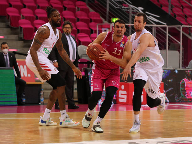 助攻给了李 助攻给了李