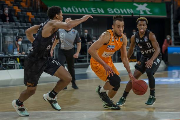 中场新星 中场新星